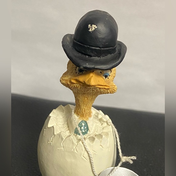 Vintage Enesco Eggbert and Friends “Eggsecutive” 764612 figurine w/ tag. 3.5”H - Picture 2 of 8